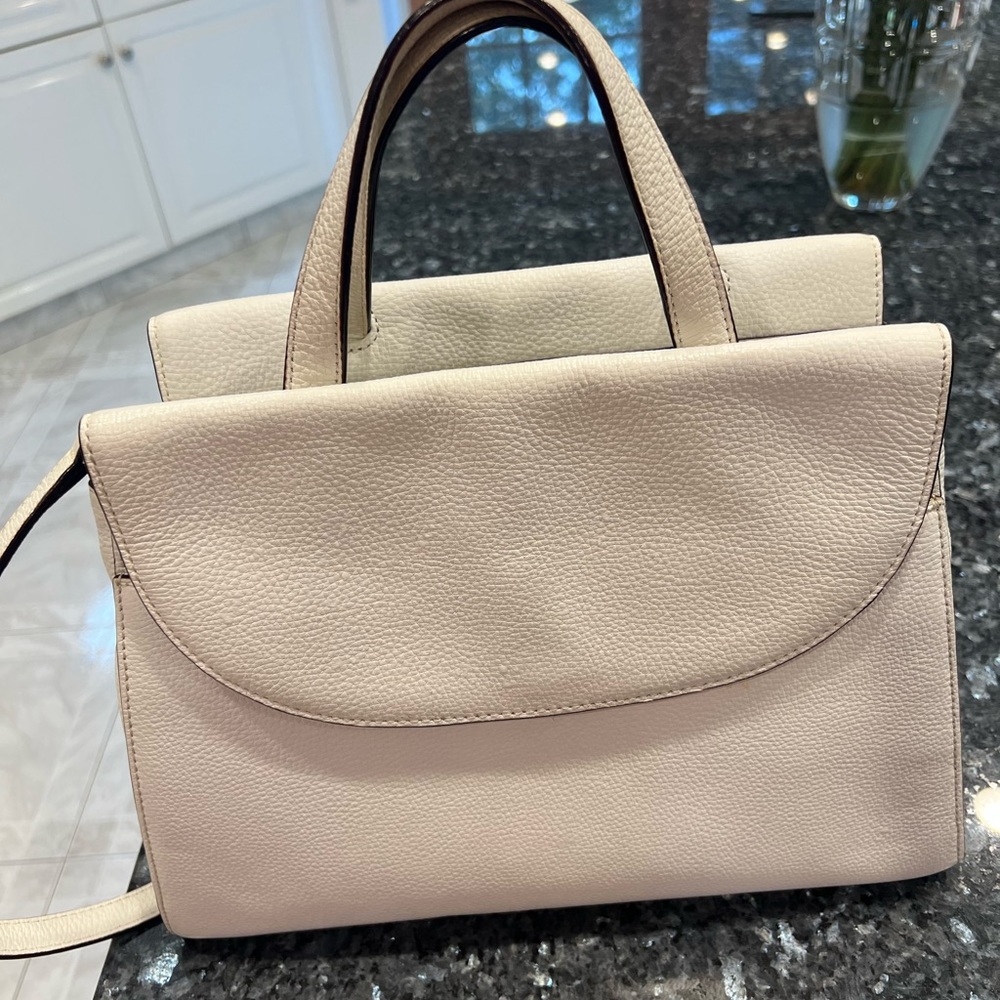 Kate Spade white handbag wear as crossbody in great condition with lots of life.